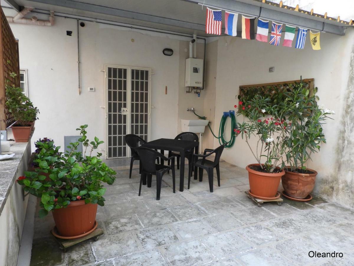 Oleandro E Glicine Apartment Lecce Exterior photo